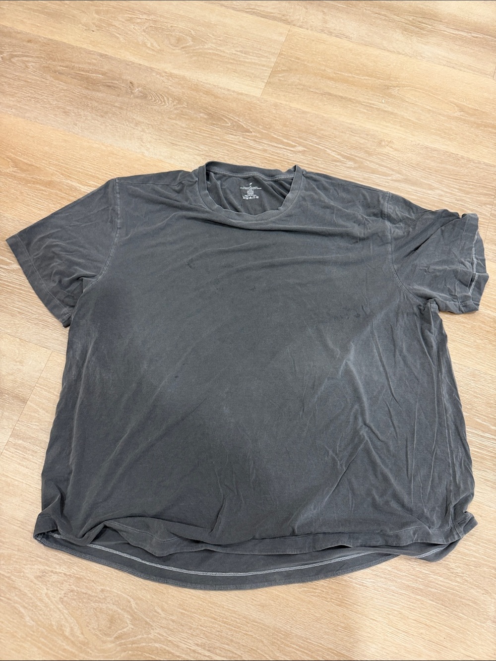 Men's fabletics Washed Black Crewneck curved hem T‑Shirt